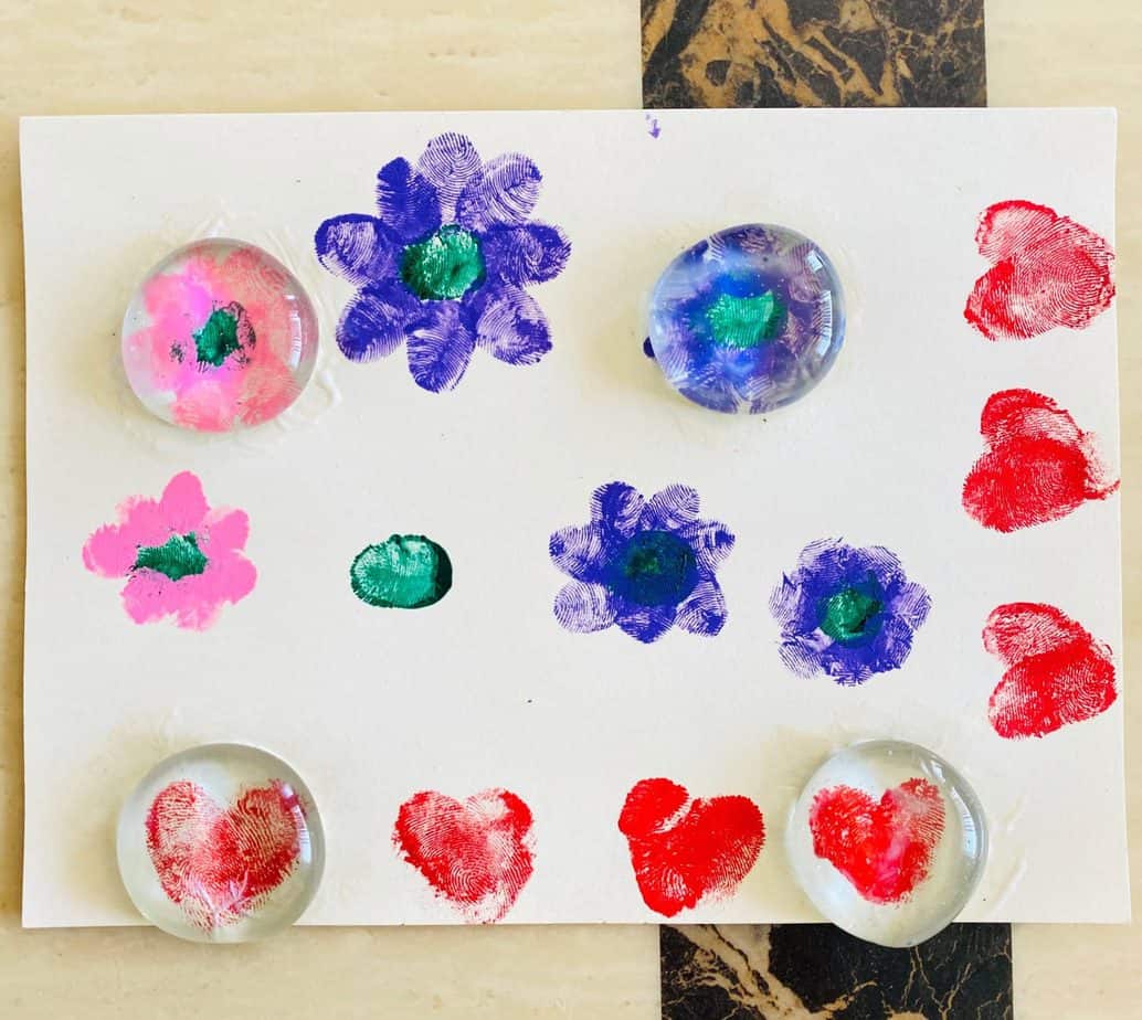Thumbprint heart and flower glass bead magnet. Kids handmade craft mothers day gift