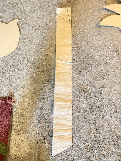 Cut a 5" wide strip of cardboard for the middle of the Sonic pinata