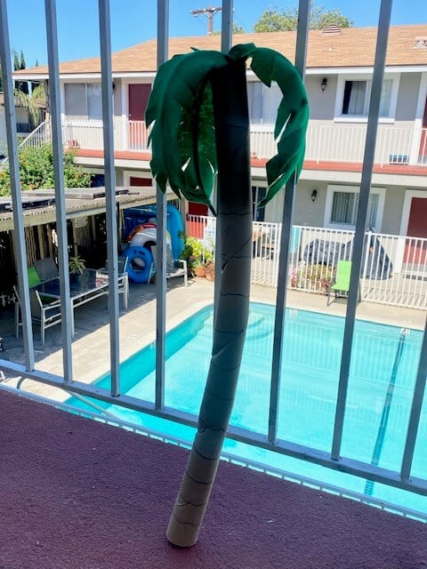 Bend the cardboard to make it look like the palm tree is leaningg