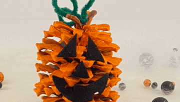 Halloween Pine Cone Pumpkin. A jack-o-lantern nature craft for kids. #pineconecrafts #halloweencrafts
