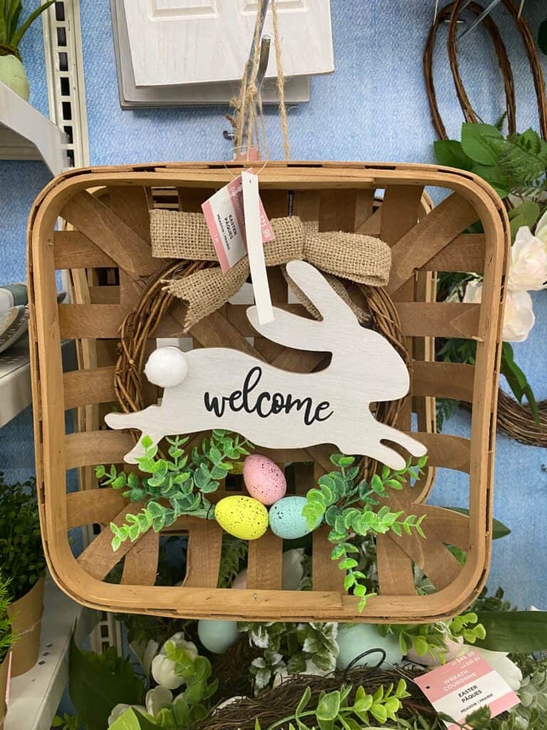 Tobacco basket with a Bunny and some easter eggs that says "welcome".