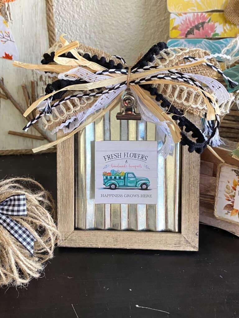 Build An Easy Changeable Frame for Signs: A Fantastic Gift Idea
