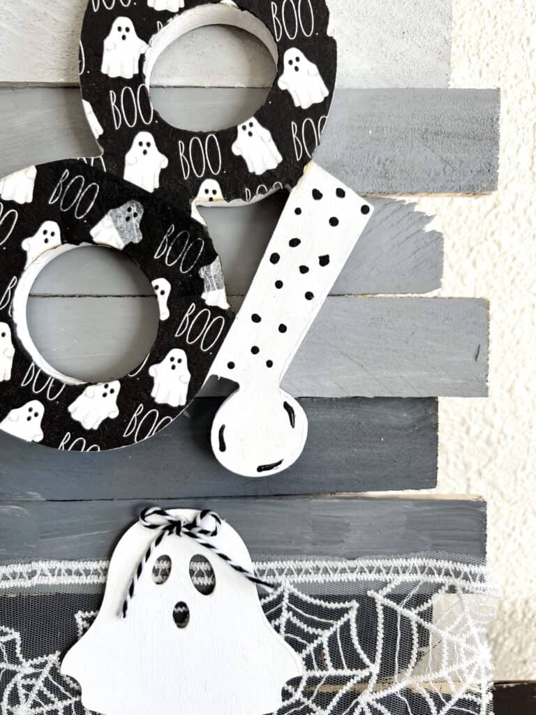 The exclamation point of the word BOO, painted white with black polka dots.