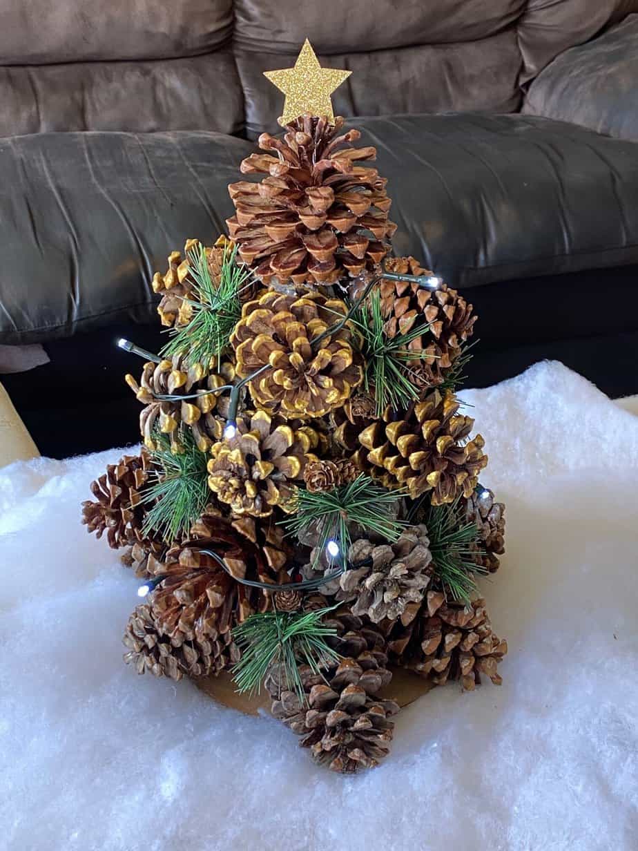 How to Make a Pine Cone Christmas Tree