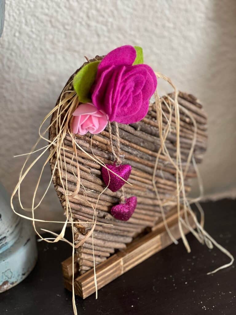 Pink felt rose and mini light pink foam roses on the top left part of the heart.