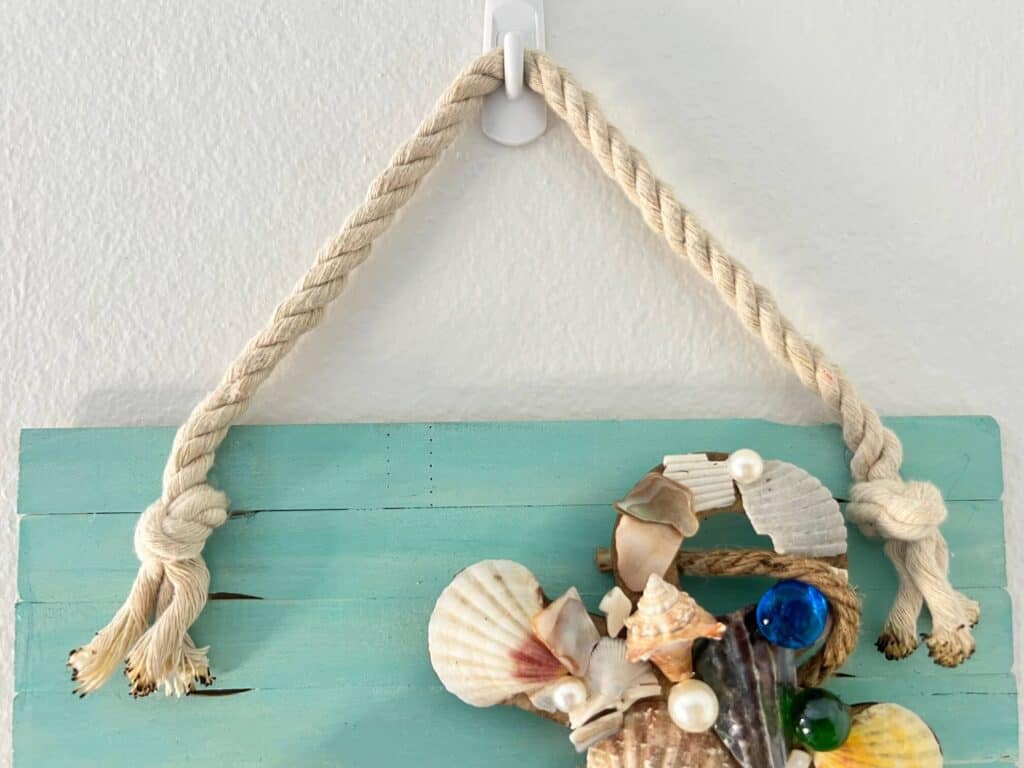 White nautical rope as a hanger for the completed project.